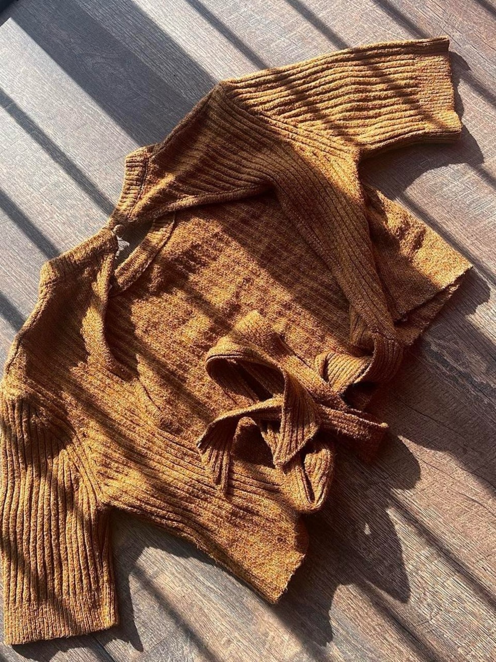 Women's Ribbed Tie-Front Sweater Crop in Rust